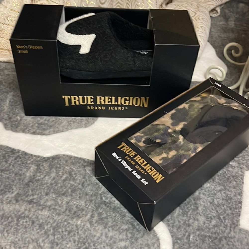 3 piece true religion jeans slippers & slipper sock set nib/nwt